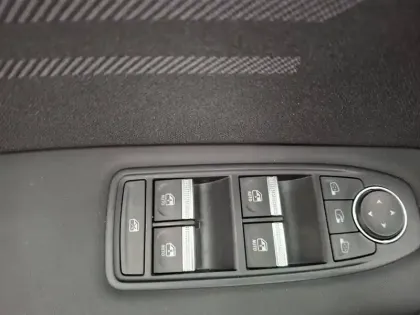 Photo 39 Renault Captur  E-Tech full hybrid 145 ch