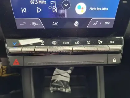 Photo 42 Renault Captur  E-Tech full hybrid 145 ch