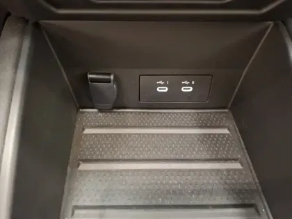 Photo 43 Renault Captur  E-Tech full hybrid 145 ch