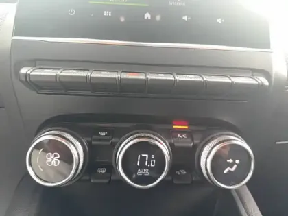 Photo 38 Renault Captur  mild hybrid 160 EDC