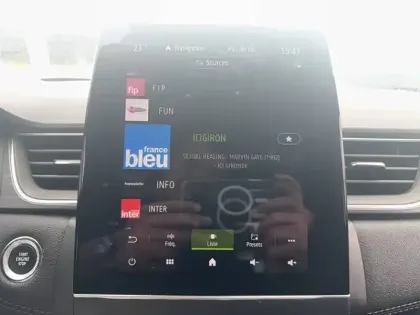 Photo 33 Renault Captur  mild hybrid 160 EDC