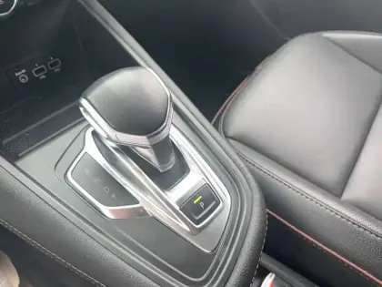 Photo 40 Renault Captur  mild hybrid 160 EDC