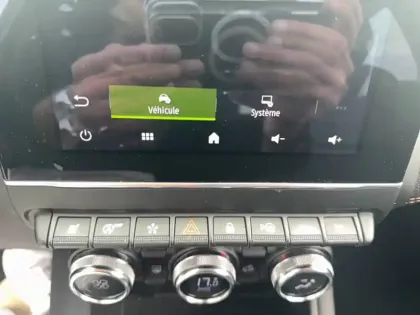 Photo 37 Renault Captur  mild hybrid 160 EDC