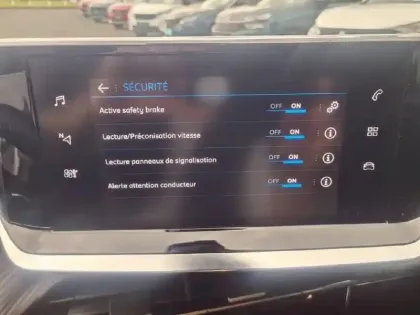 Photo 18 Peugeot 208  PureTech 100 S&S EAT8