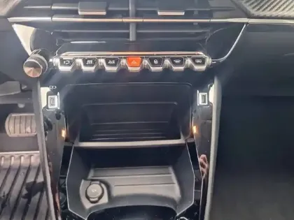 Photo 17 Peugeot 208  PureTech 100 S&S EAT8