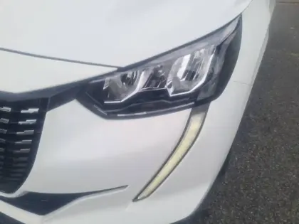 Photo 15 Peugeot 208  PureTech 100 S&S EAT8