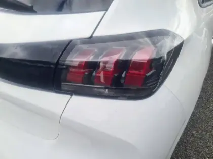 Photo 16 Peugeot 208  PureTech 100 S&S EAT8