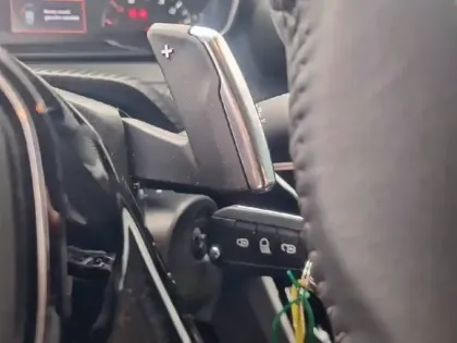 Photo 22 Peugeot 208  PureTech 100 S&S EAT8