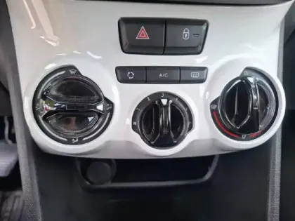 Photo 17 Peugeot 208  PureTech 68ch BVM5