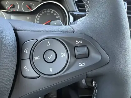 Photo 16 Opel Corsa  1.2 Turbo Hybrid 110 ch Autom