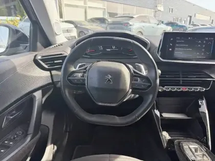 Photo 8 Peugeot 2008  PureTech 130 S&S EAT8