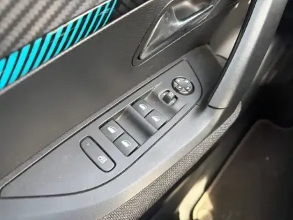 Photo 14 Peugeot 2008  PureTech 130 S&S EAT8