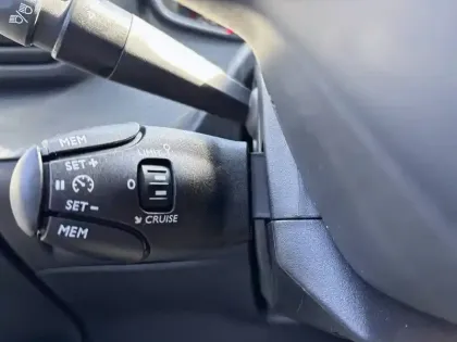 Photo 19 Peugeot 208  100 S&S BVM6