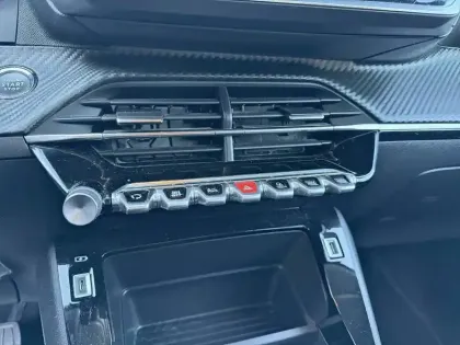 Photo 14 Peugeot 208  Electrique 50 kWh 136ch