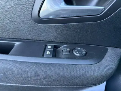 Photo 22 Peugeot 208  Electrique 50 kWh 136ch