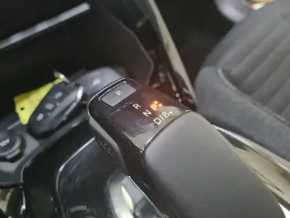 Photo 13 Peugeot 208  Electrique 50 kWh 136ch