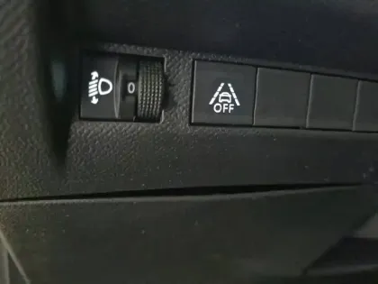 Photo 29 Peugeot 208  Electrique 50 kWh 136ch