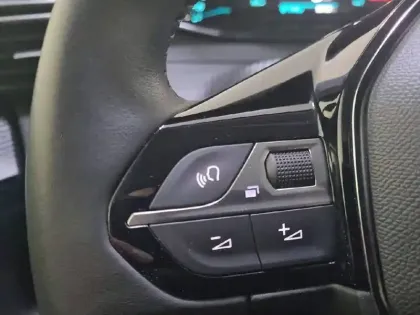 Photo 27 Peugeot 208  Electrique 50 kWh 136ch