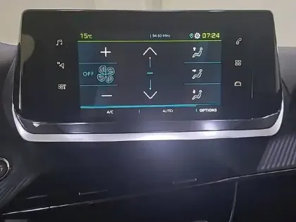 Photo 19 Peugeot 208  Electrique 50 kWh 136ch