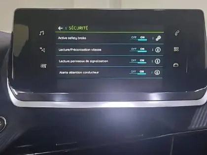 Photo 21 Peugeot 208  Electrique 50 kWh 136ch