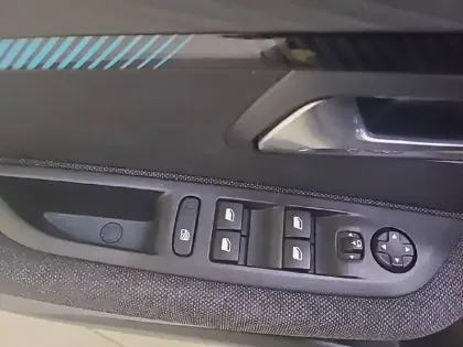 Photo 30 Peugeot 208  Electrique 50 kWh 136ch