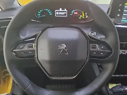 Photo 8 Peugeot 208  Electrique 50 kWh 136ch