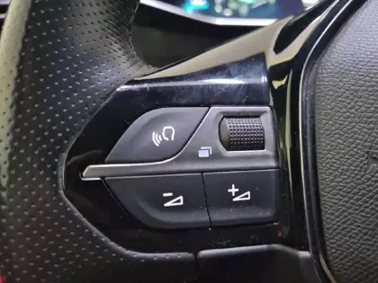 Photo 52 Peugeot 2008  Electrique 136 ch