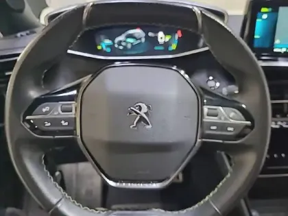 Photo 33 Peugeot 2008  Electrique 136 ch