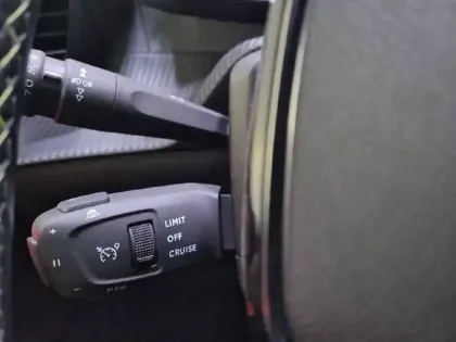 Photo 51 Peugeot 2008  Electrique 136 ch