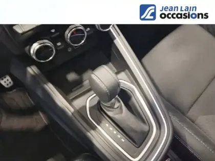 Photo 12 Renault Clio  E-Tech full hybrid 145