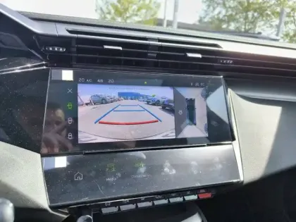 Photo 14 Peugeot 308  Hybrid 145 e-DCS6