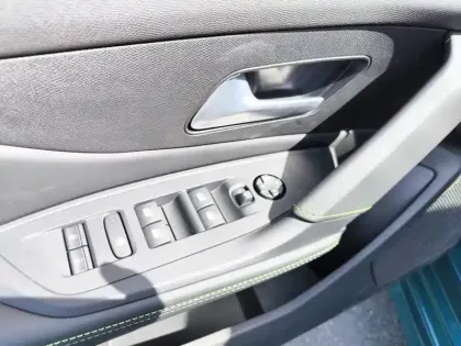 Photo 18 Peugeot 308  Hybrid 145 e-DCS6