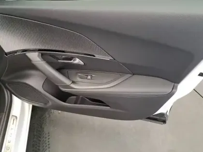 Photo 24 Peugeot 2008  Electrique 136 ch