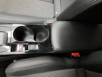 Photo 33 Peugeot 2008  Electrique 136 ch