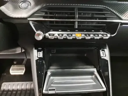 Photo 36 Peugeot 2008  Electrique 136 ch