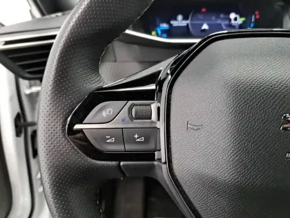 Photo 30 Peugeot 2008  Electrique 136 ch