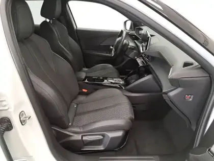 Photo 23 Peugeot 2008  Electrique 136 ch