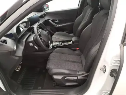 Photo 26 Peugeot 2008  Electrique 136 ch