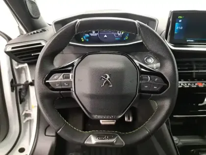 Photo 32 Peugeot 2008  Electrique 136 ch