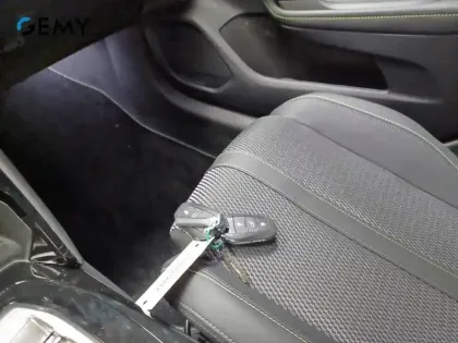 Photo 14 Peugeot 208  Hybrid 145 ch e-DCS6