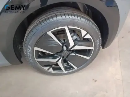 Photo 10 Peugeot 208  Hybrid 145 ch e-DCS6