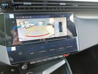 Photo 12 Peugeot 408  Electrique 58 kWh 210 ch