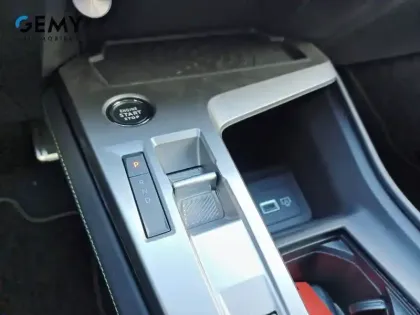 Photo 13 Peugeot 408  Electrique 58 kWh 210 ch