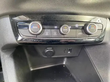 Photo 18 Opel Corsa  Electrique 136 ch & Batterie 50 kWh