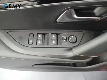 Photo 11 Peugeot 2008  PureTech 130 S&S EAT8