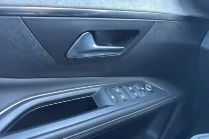 Photo 18 Peugeot 5008  PureTech 130ch S&S BVM6