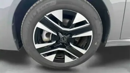 Photo 9 Peugeot 208  Hybrid 110 ch e-DCS6