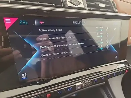 Photo 43 DS DS 7 DS7 Crossback Hybride 300 E-Tense EAT8 4x4