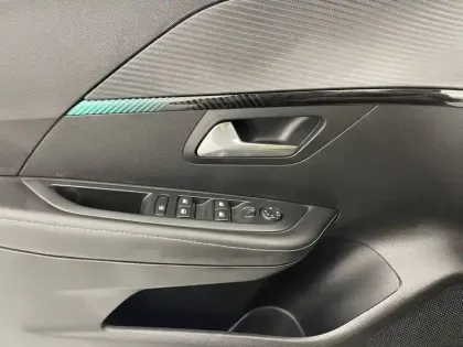 Photo 27 Peugeot 208  Electrique 50 kWh 136ch