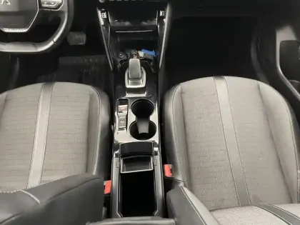 Photo 23 Peugeot 208  Electrique 50 kWh 136ch